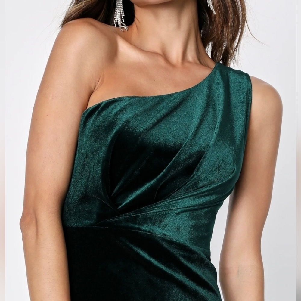 ๐ Lulu's One-Shoulder Dark Green Velvet Dress - Picture 4 of 4